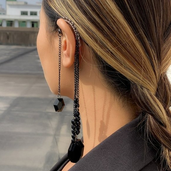 📢 4/$15 Black Beaded Tassel Ear Cuff - Picture 2 of 4